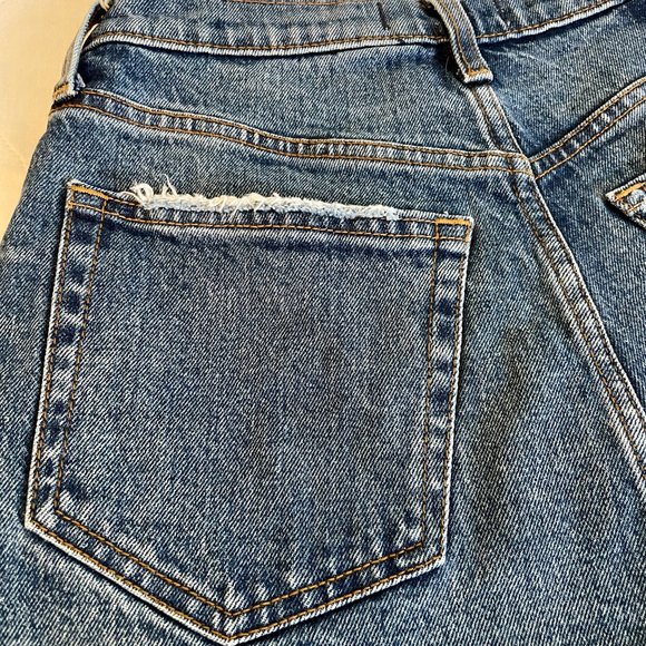 Abercrombie & Fitch High Rise Blue Distressed Mom Short, Curve Love, Sz 27 (4) - Picture 6 of 9